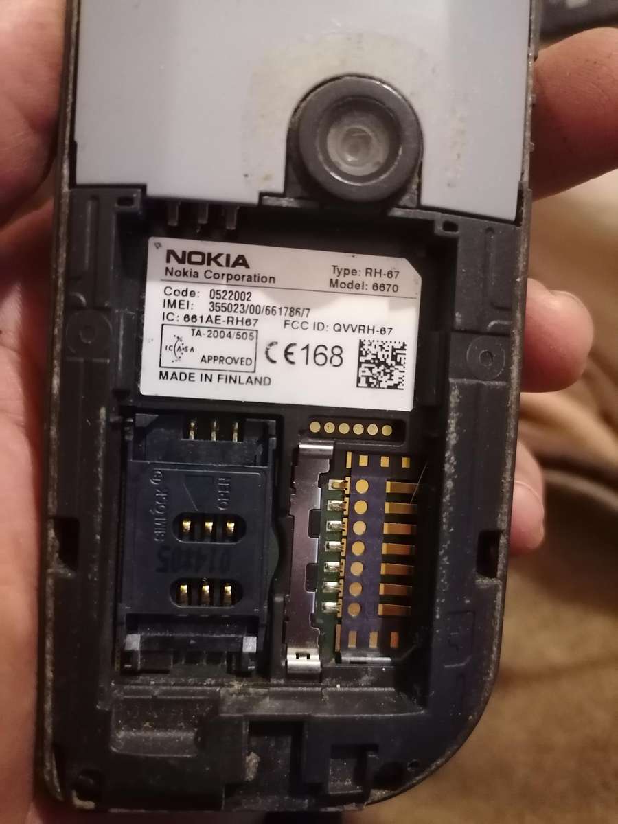Nokia 6670 do switch on but need a Sim to test
