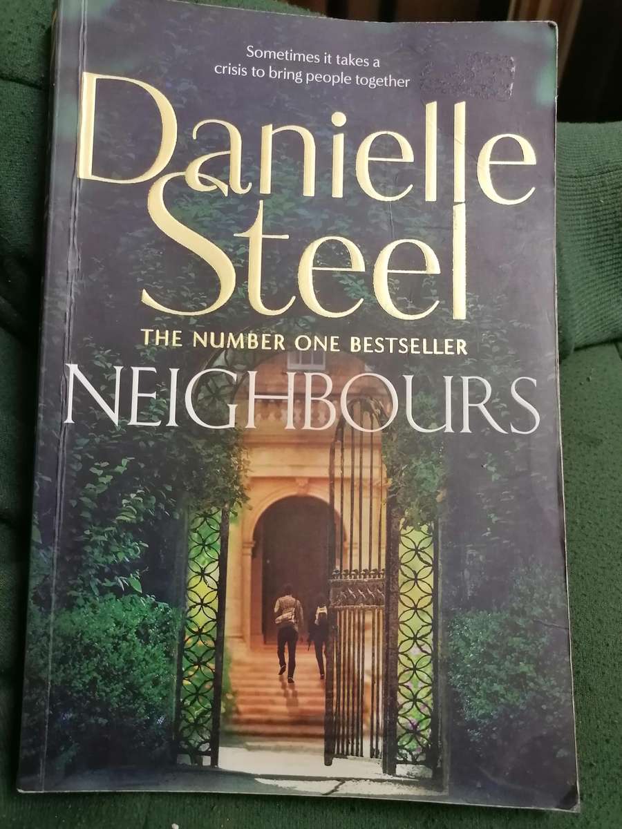 Danielle Steel  THE NUMBER ONE BESTSELLER NEIGHBOURS