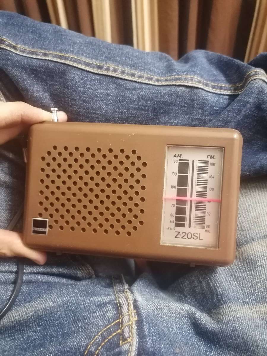 vintage Sharp Z-20SL transistor radio,