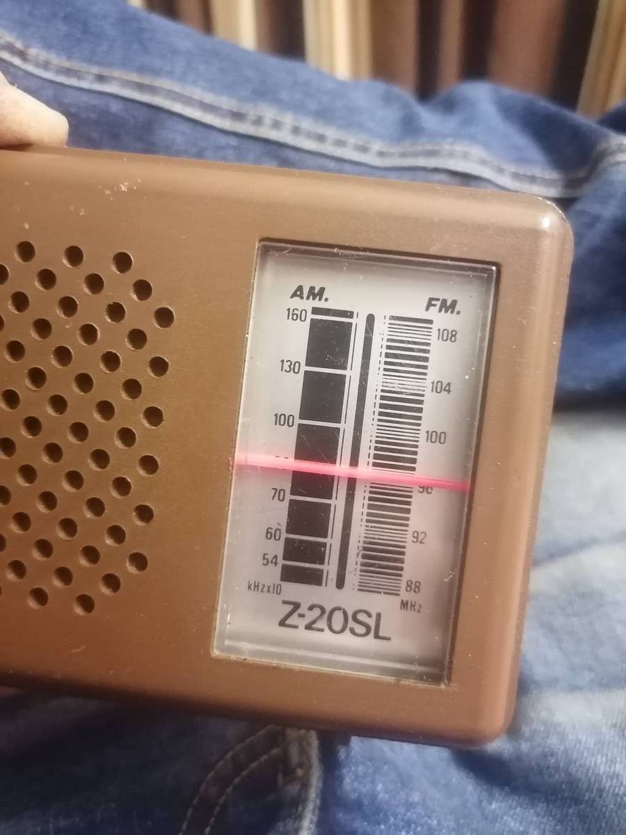 vintage Sharp Z-20SL transistor radio,