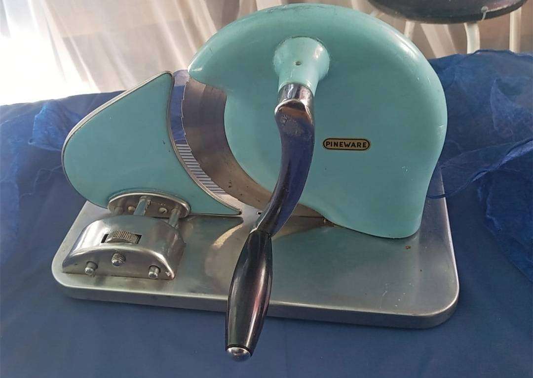 Vintage Pineware slicer