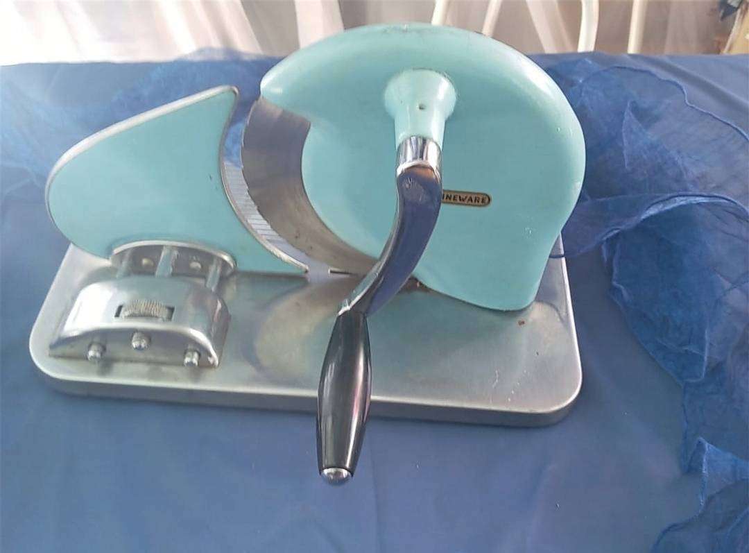 Vintage Pineware slicer