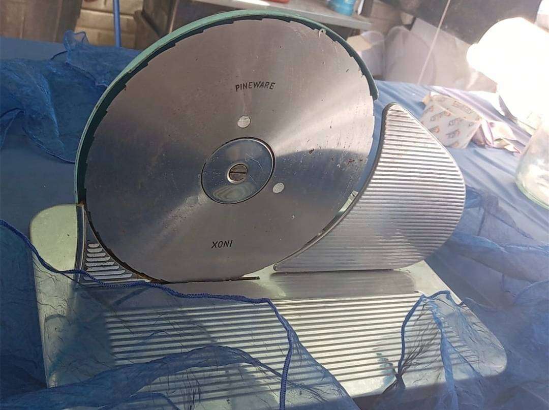 Vintage Pineware slicer