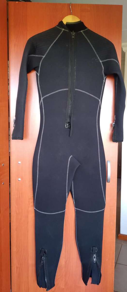 Tusa Wetsuit 5 MM Size ML