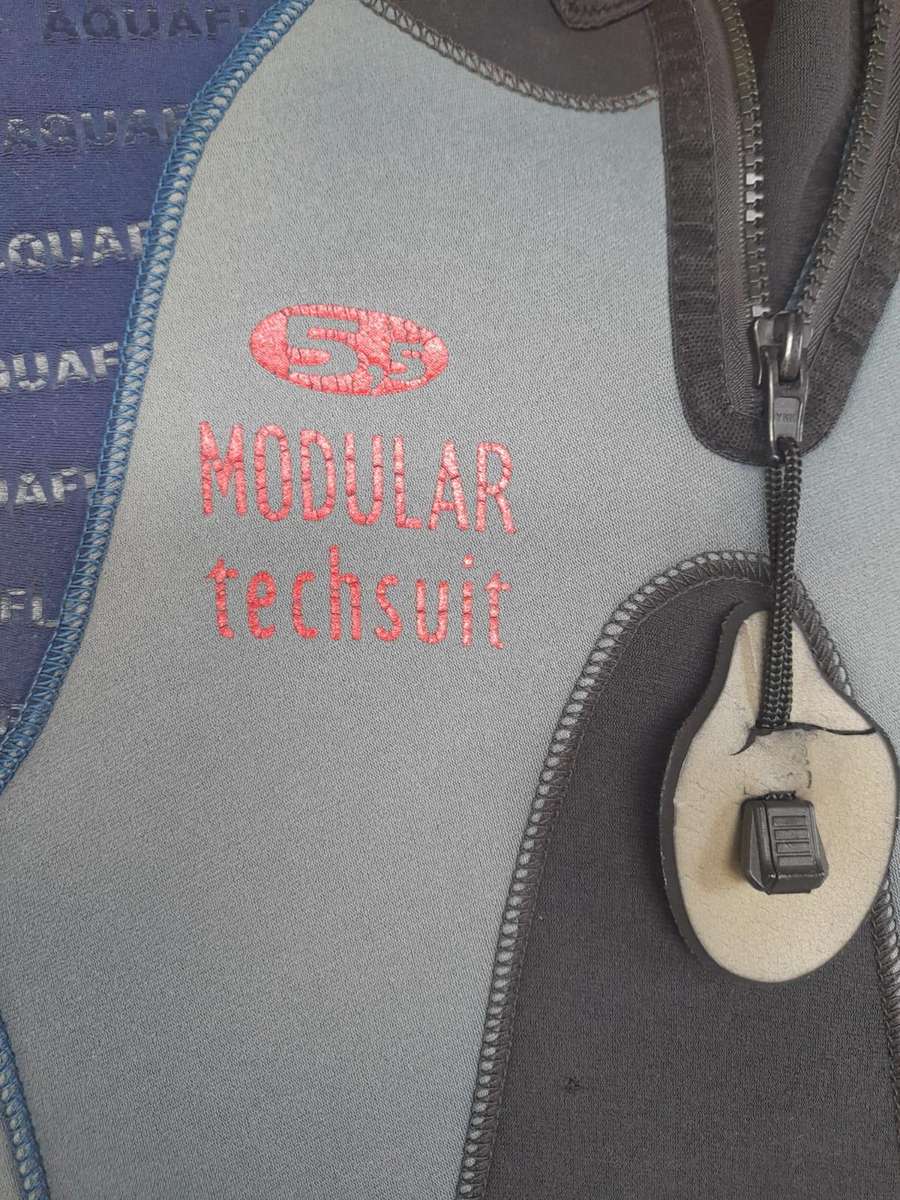 AQUALUNG  diving suit. 5mm suit with 7 mm jacket. Size 38