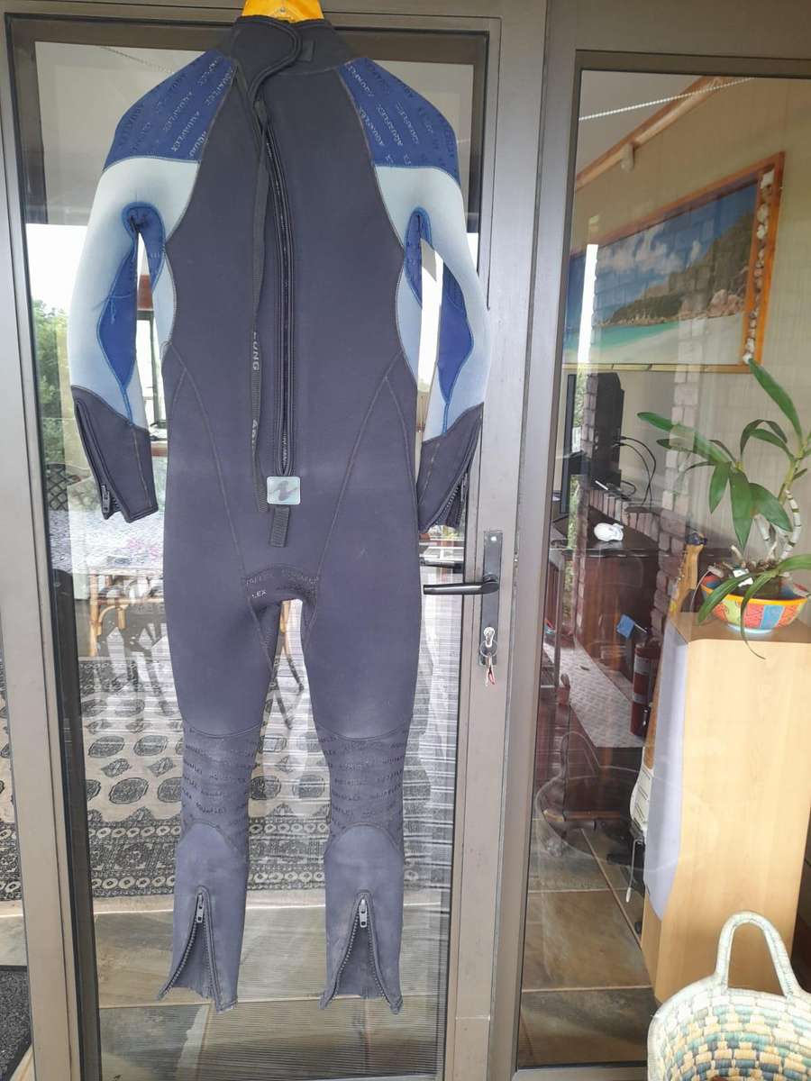 AQUALUNG  diving suit. 5mm suit with 7 mm jacket. Size 38