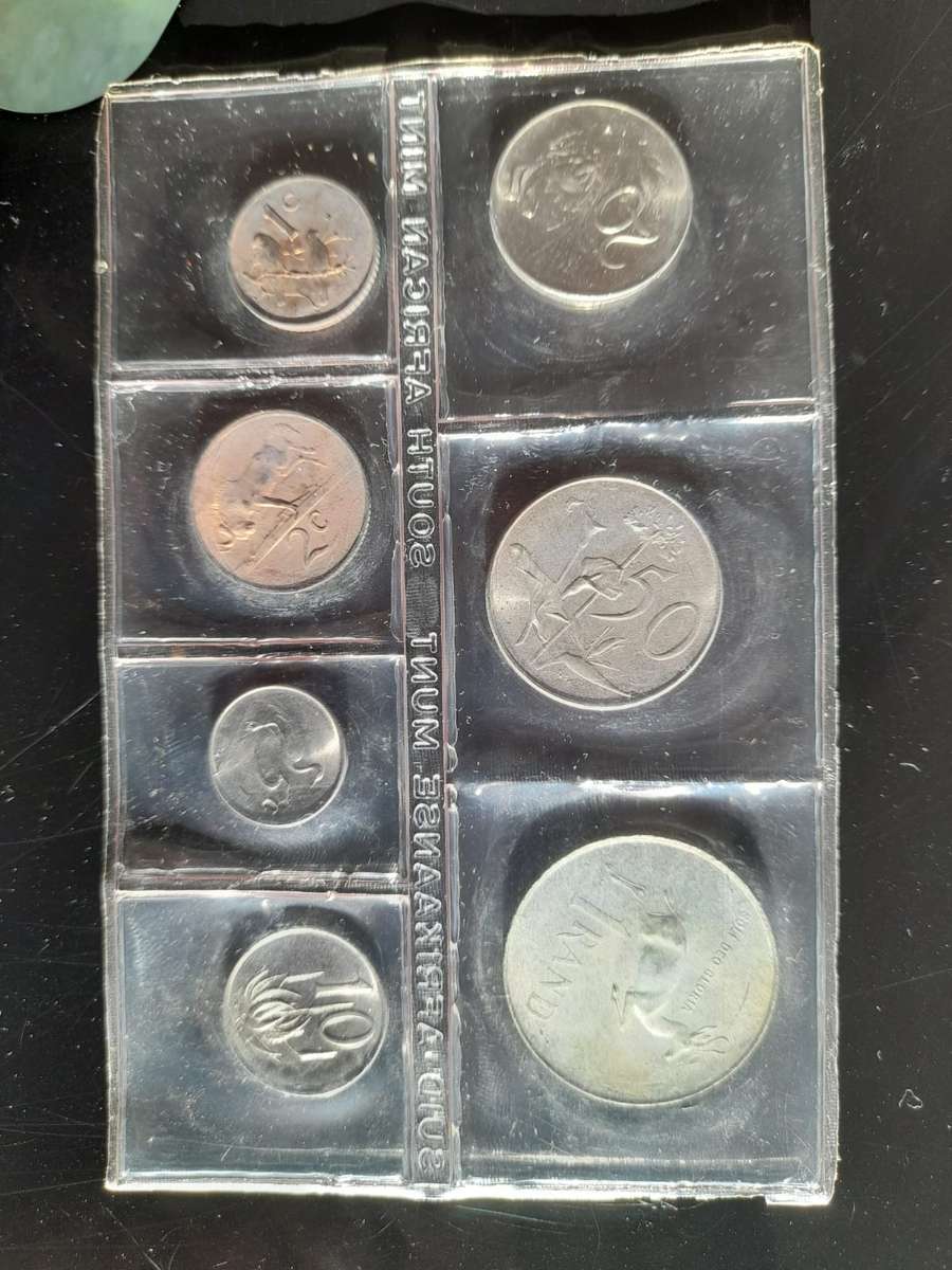 1967 Uncirculated SA Coin Set With Silver R1 Coin