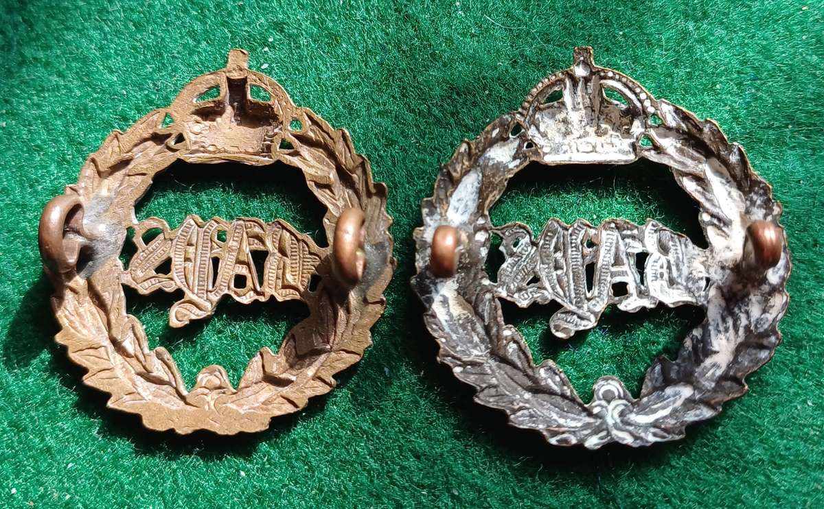British Army, 2nd Dragoon Guards, (Queen's Bays,) brass collars pair