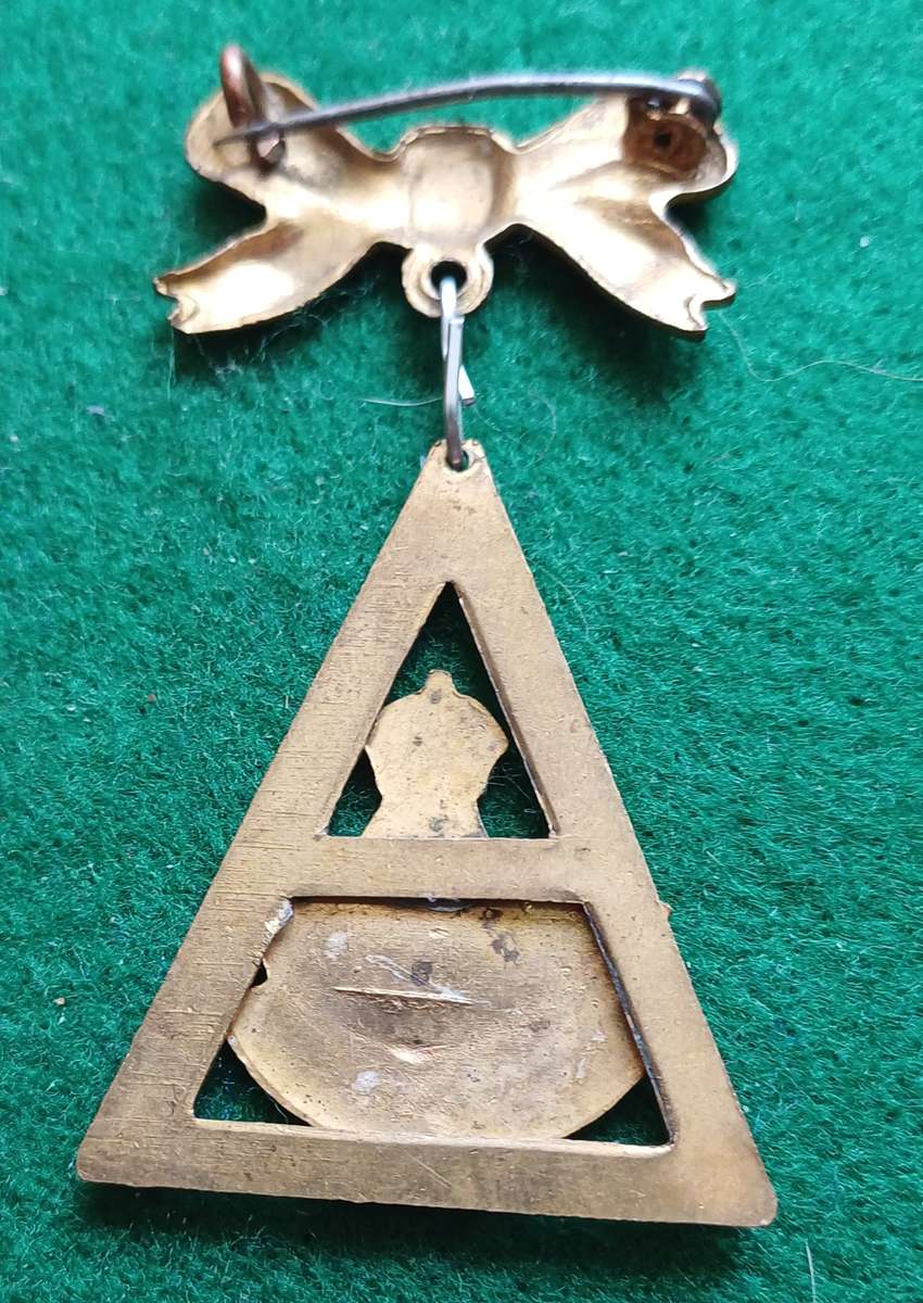 British Army, Durham Light Infantry enamel & brass Sweetheart badge