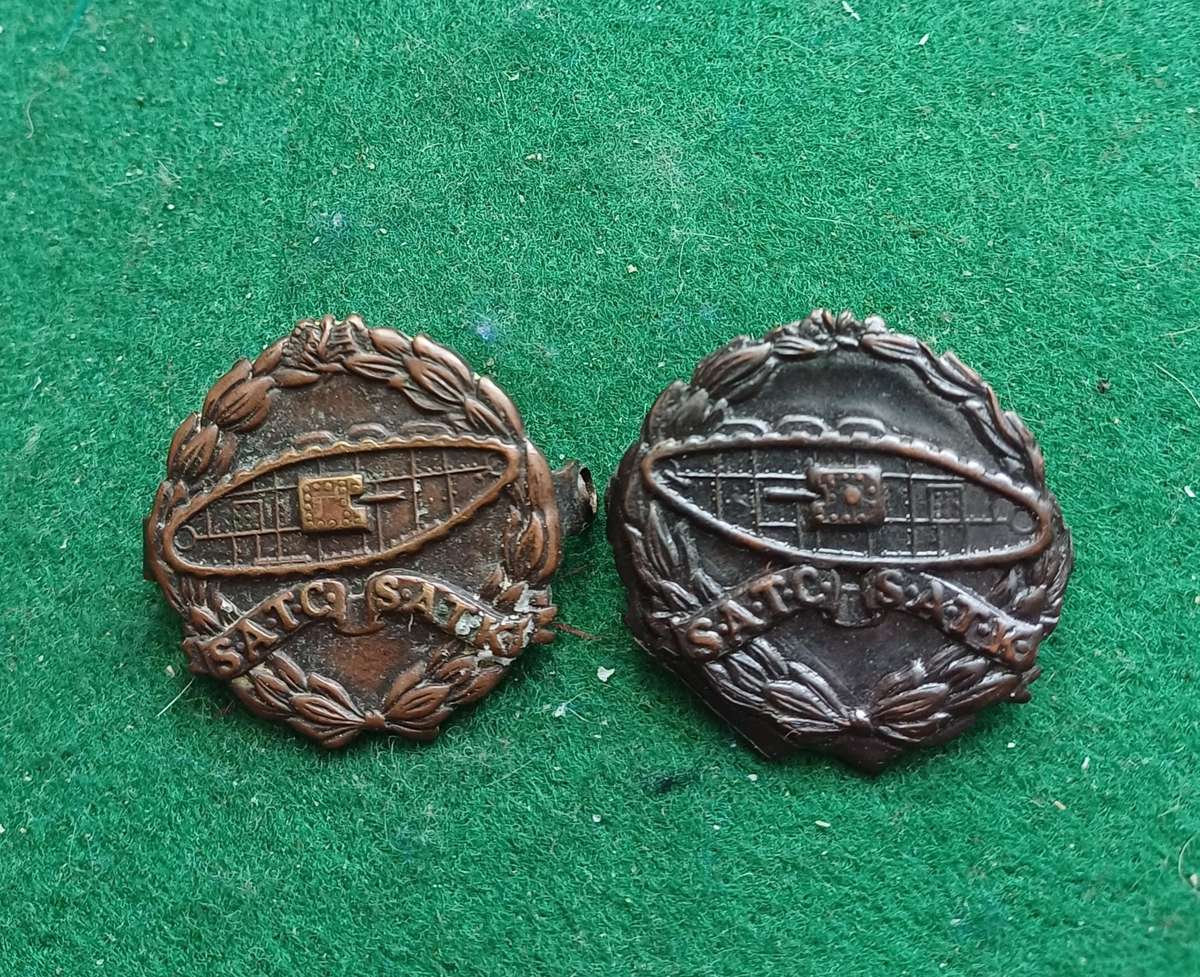 SA UDF, SA Tank Corps blackened collars facing pair. worn 1940 - 41, O 1472 - 73