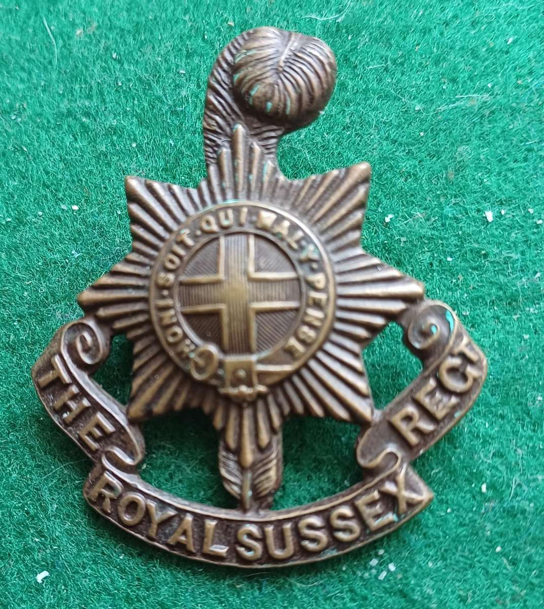 British Army, Royal Sussex Regt Bronze Officer's cap badge with lugs