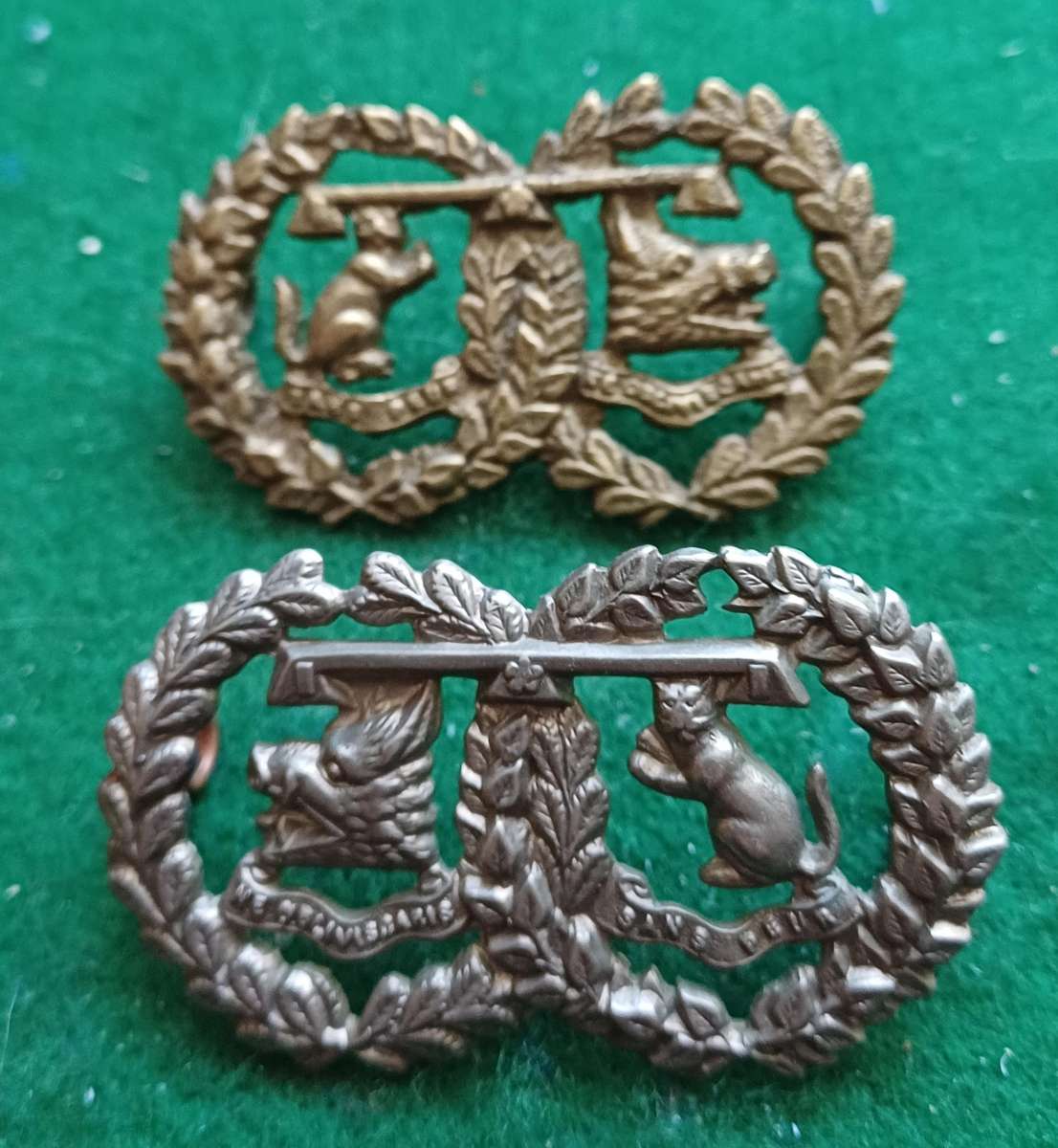 British Army, Argyle & Sutherland Highlanders collar badges x 2 facing.