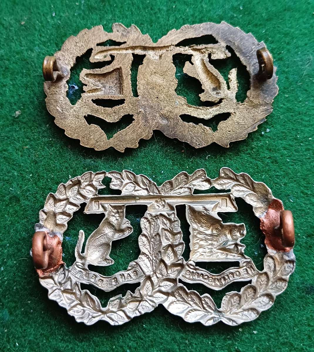 British Army, Argyle & Sutherland Highlanders collar badges x 2 facing.