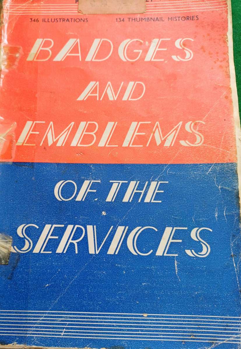 British & Commonwealth, Badges and emblems of the services book. 346 Illustrations and histories