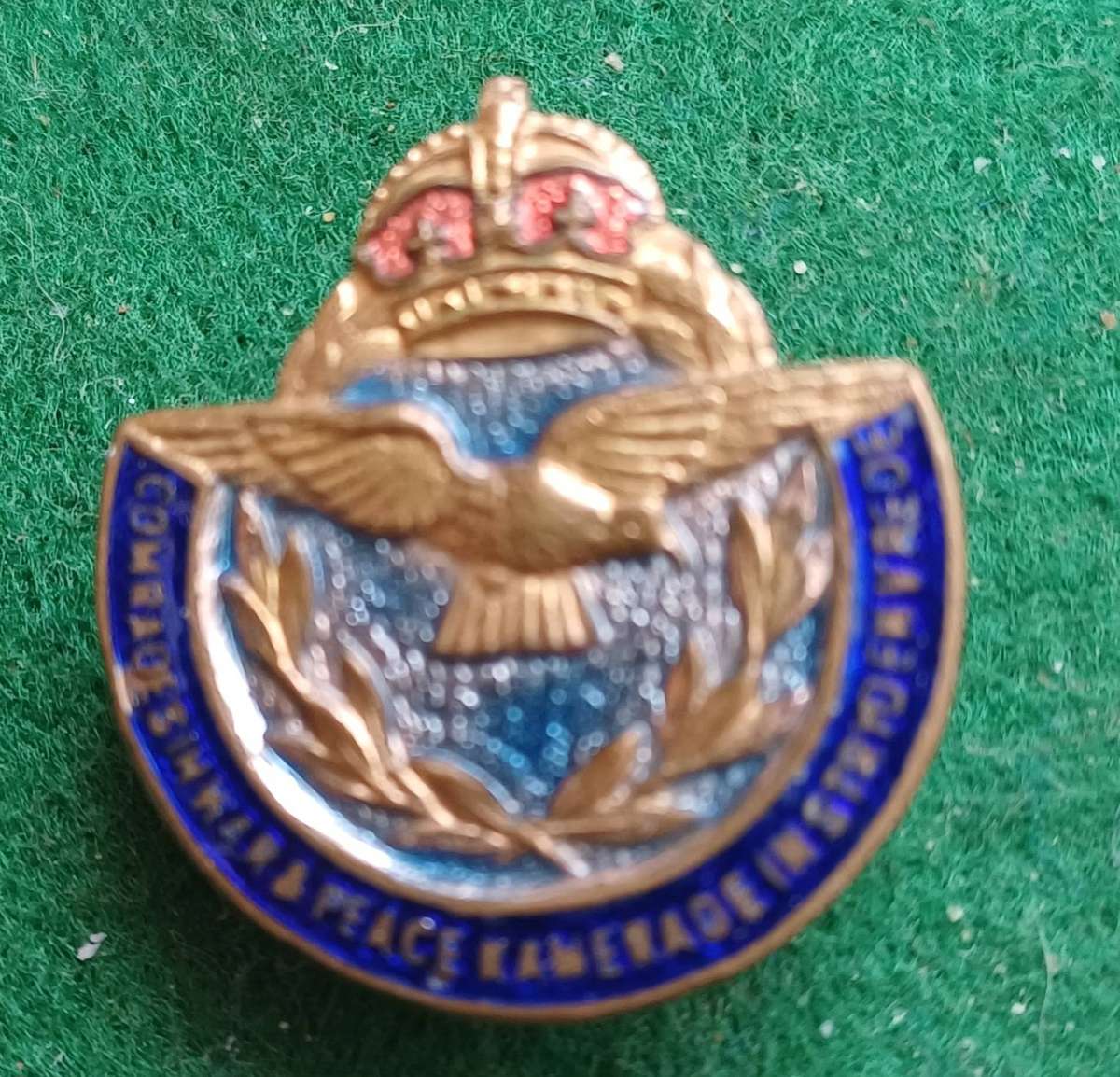 SA Air Force brass & enamel WWII Association lapel badge