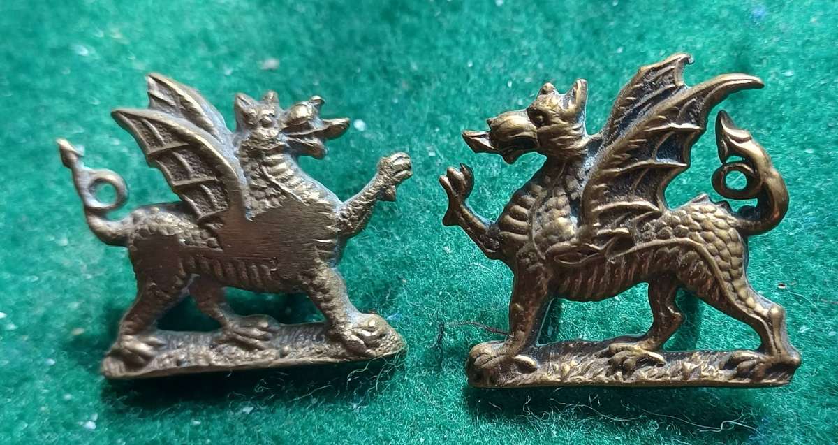 British Army, Welsh Regt brass collars pair