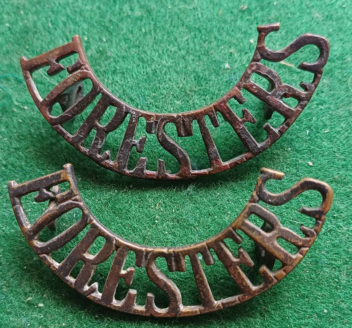 British Army, Sherwood Foresters, Notts & Derby Regt, blackened titles, D lugs