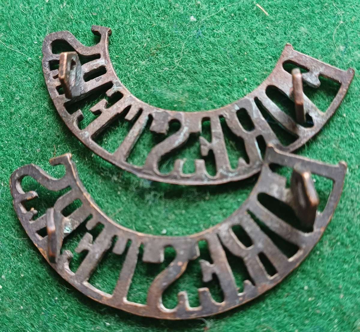 British Army, Sherwood Foresters, Notts & Derby Regt, blackened titles, D lugs