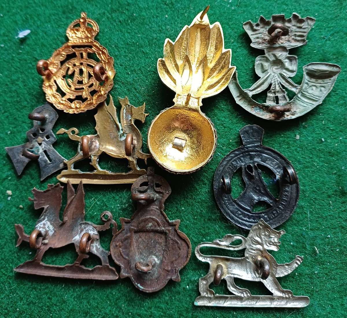 Selection of 10 military badges 2