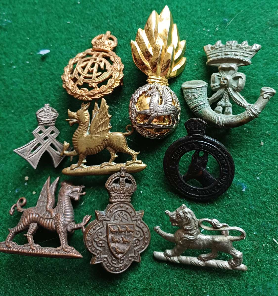 Selection of 10 military badges 2
