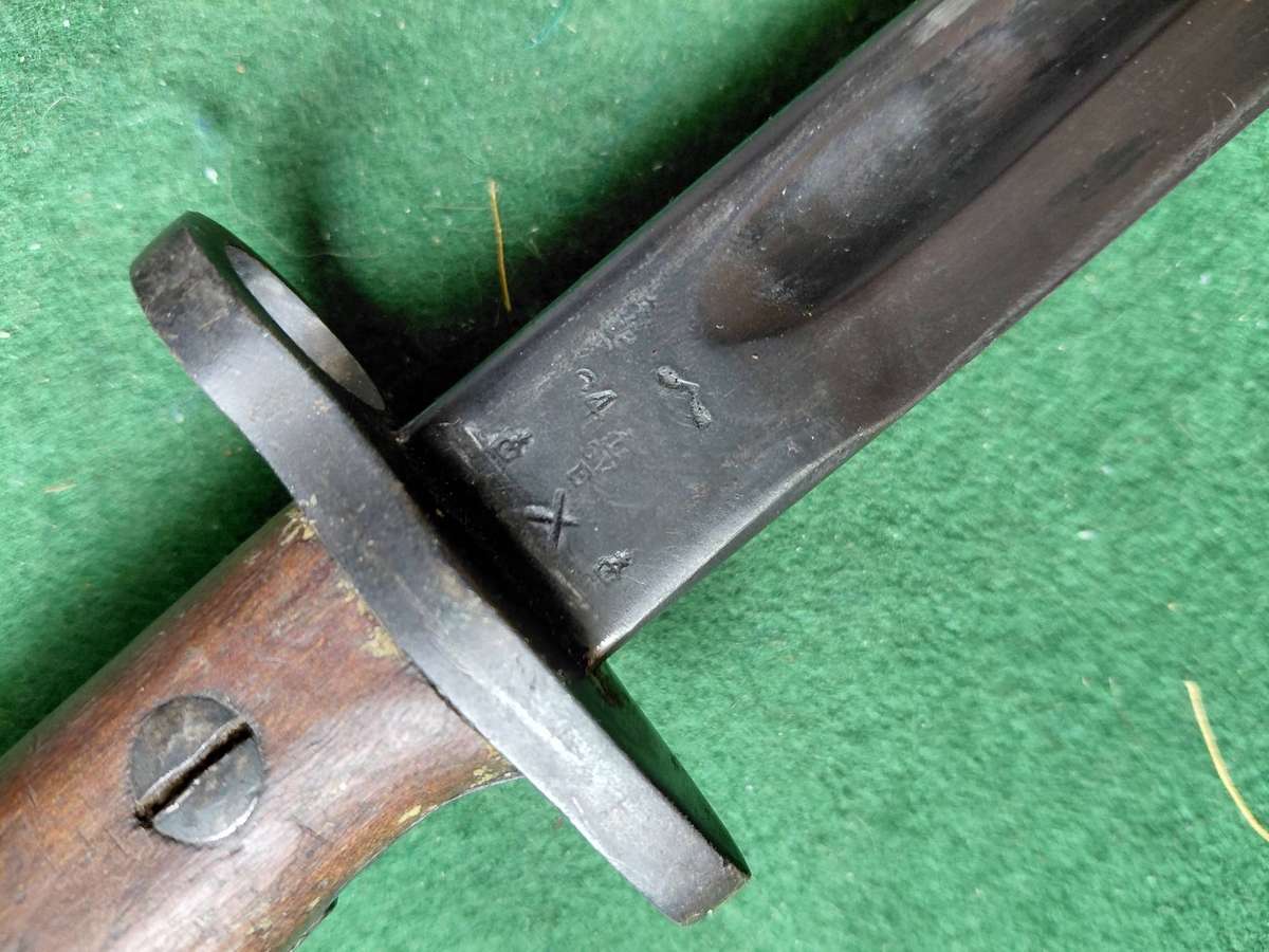 Sanderson 1907 SMLE sword bayonet , issued Dec 1917, South African issue.