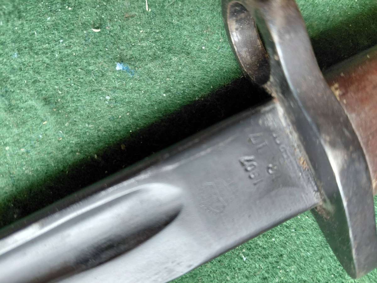 Sanderson 1907 SMLE sword bayonet , issued Dec 1917, South African issue.