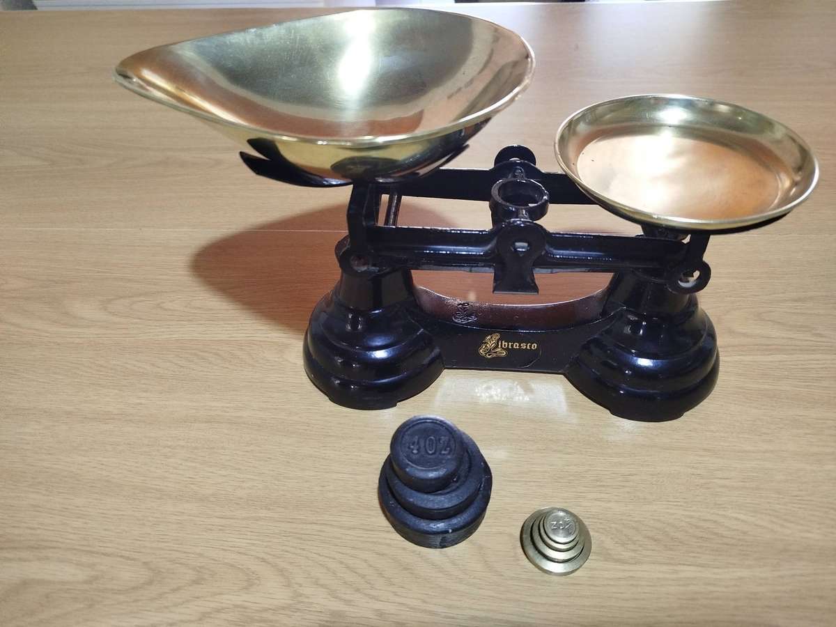 Vintage Librasco Cast Iron Kitchen Scale with Brass Pans & Weights (Imperial)
