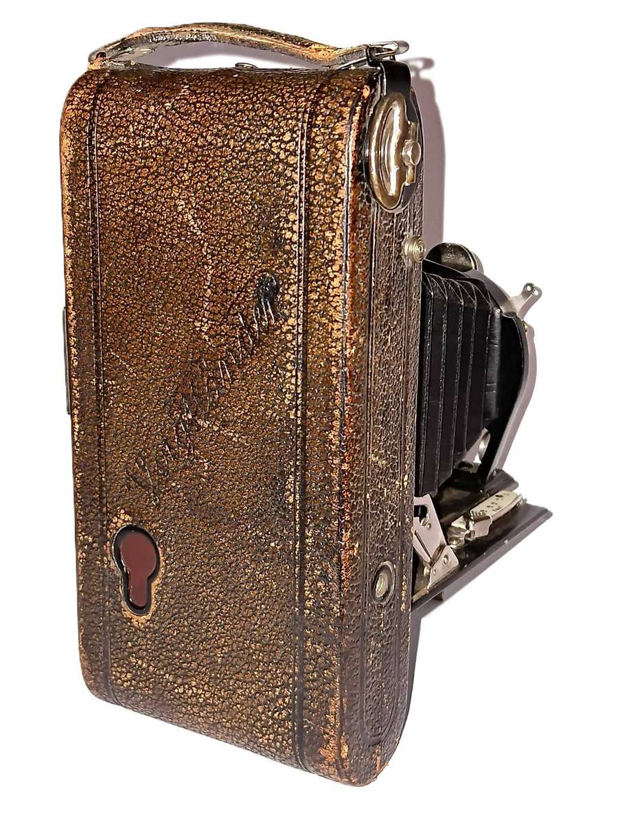 Vintage Voigtlander Folding Roll film Camera with Embezet Shutter and Voigtar lens
