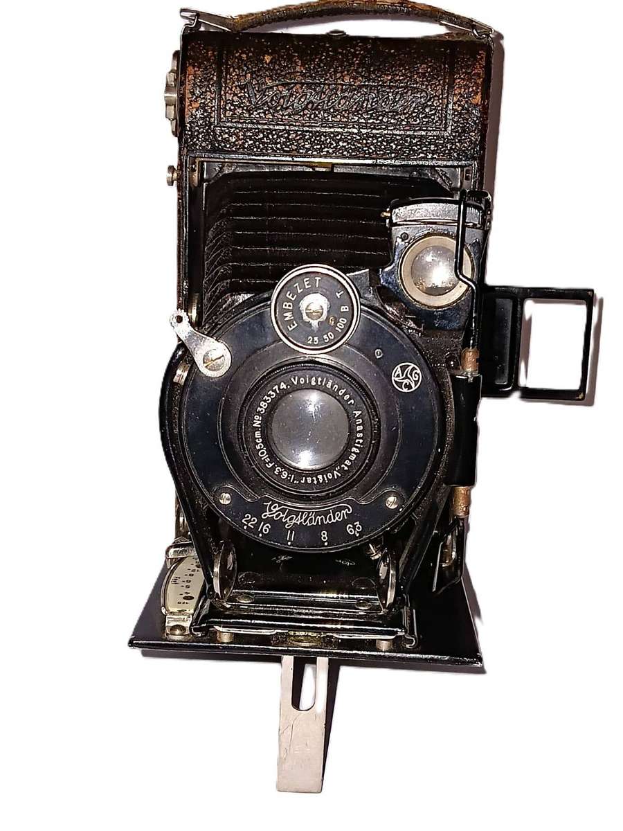 Vintage Voigtlander Folding Roll film Camera with Embezet Shutter and Voigtar lens