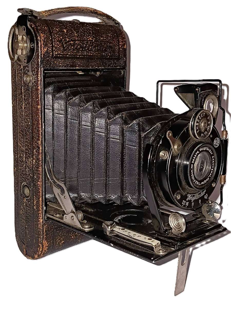 Vintage Voigtlander Folding Roll film Camera with Embezet Shutter and Voigtar lens