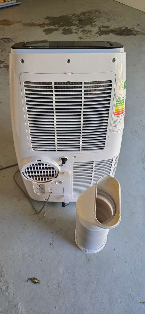 GMC Aircon 12,000 BTU Portable Air Conditioner (Black & White)(GMCP12RLA)