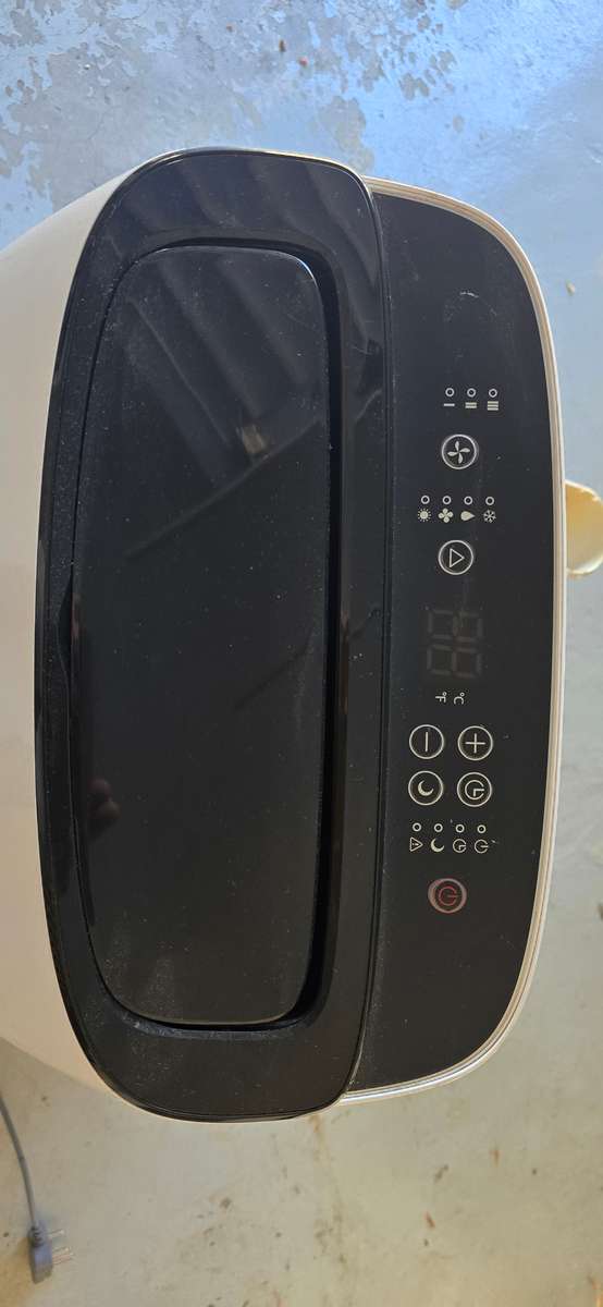 GMC Aircon 12,000 BTU Portable Air Conditioner (Black & White)(GMCP12RLA)