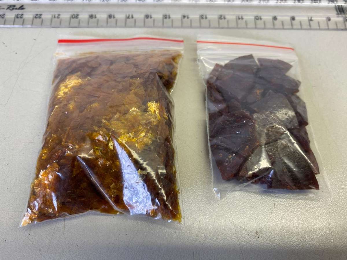 Shellac flakes & buttons