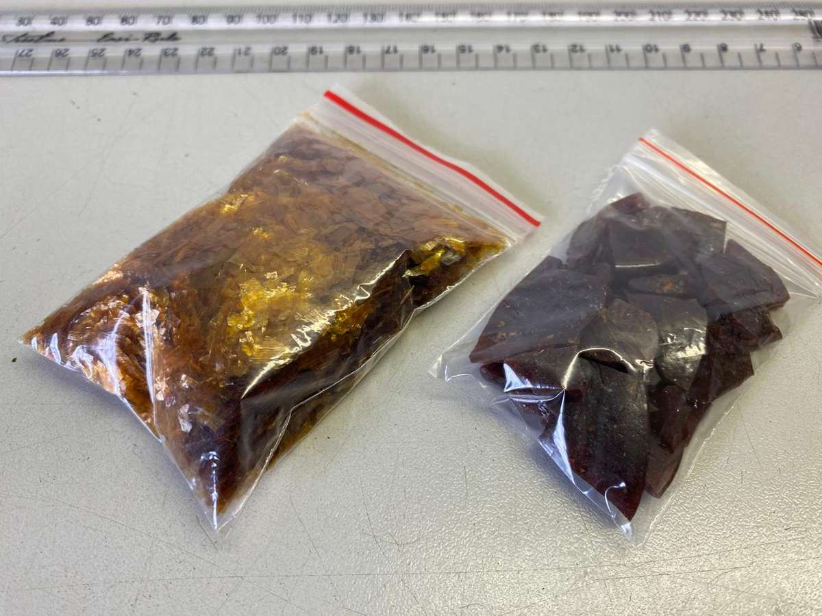 Shellac flakes & buttons