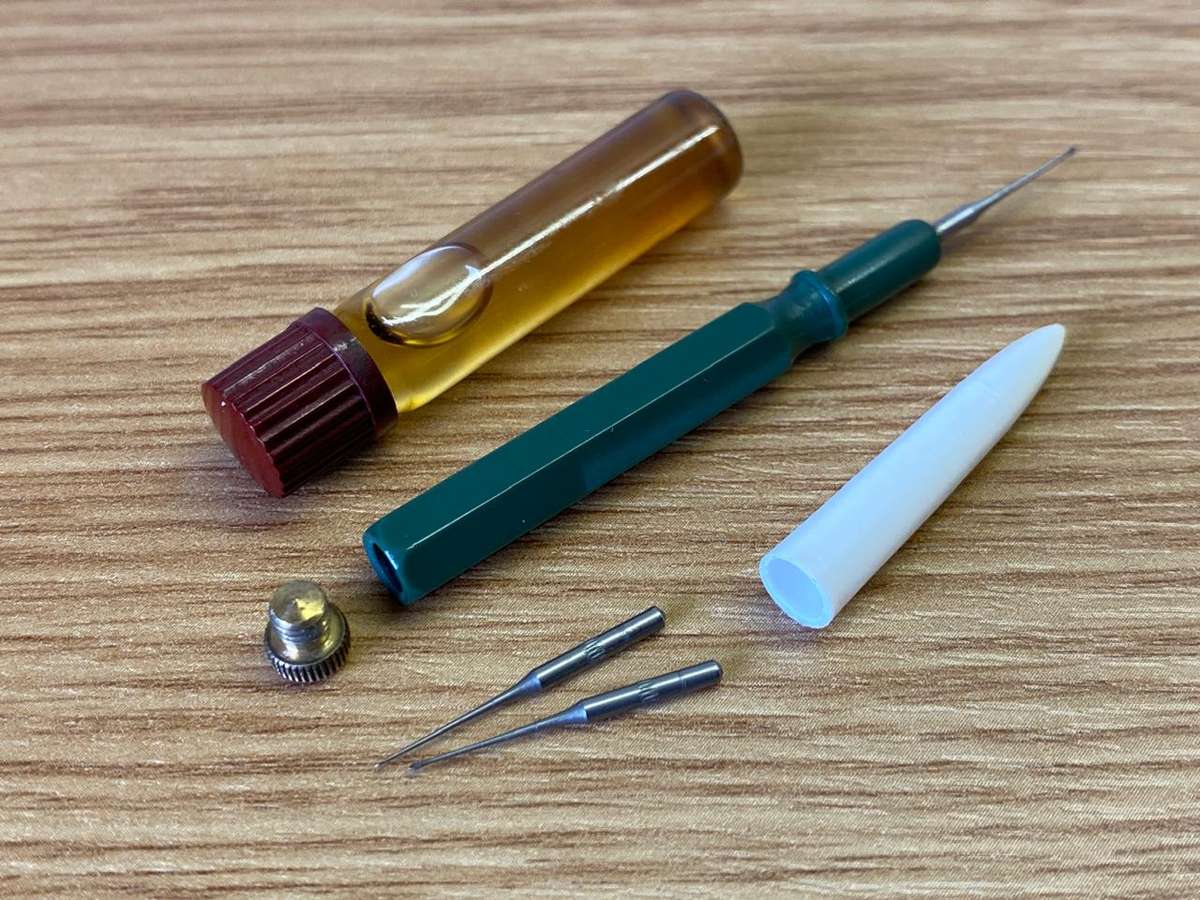 Moebius watch oil & Swiss made applicator