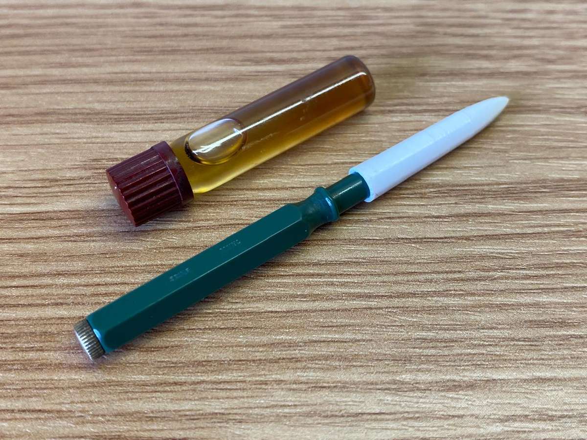 Moebius watch oil & Swiss made applicator