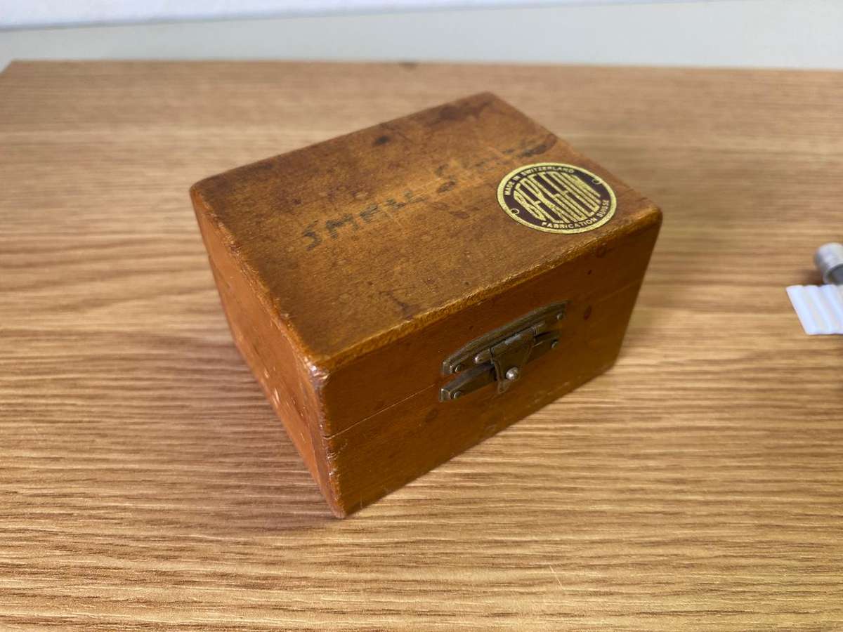 BERGEON - assortment of watch screws