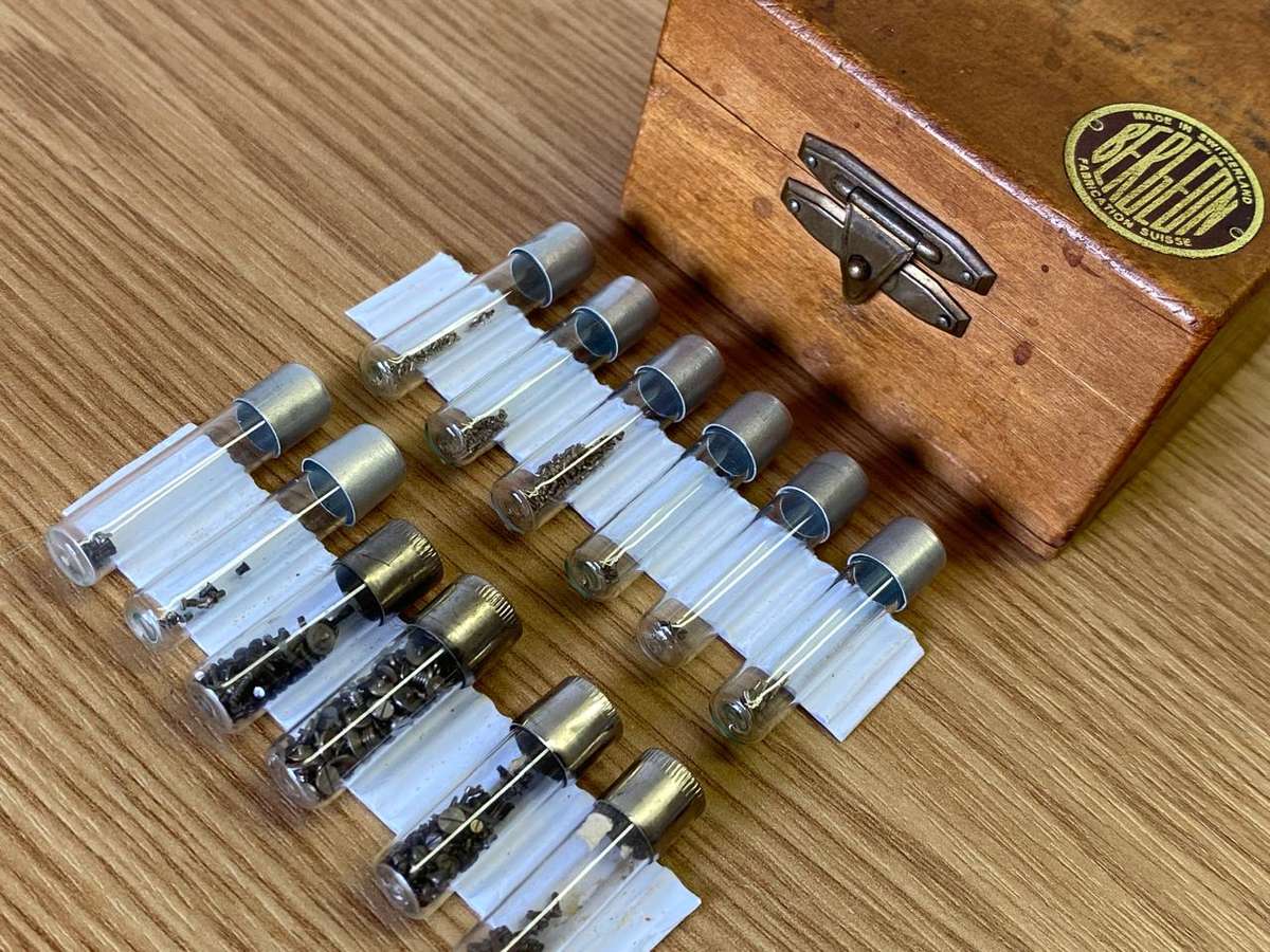 BERGEON - assortment of watch screws