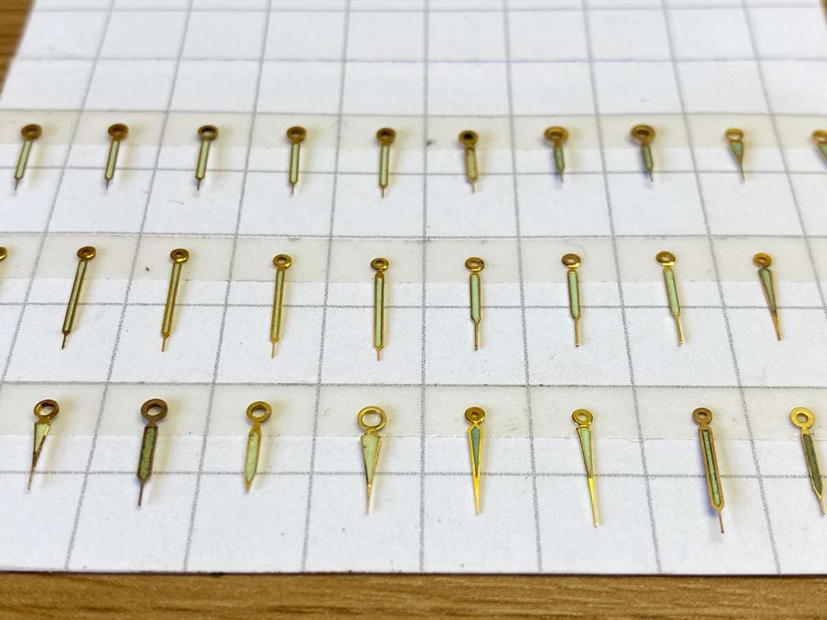 Hour & minute hands for watch - gilt lumed