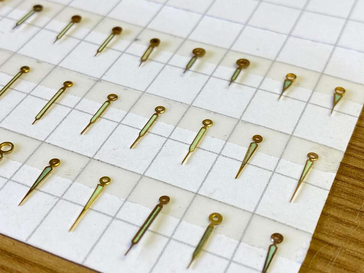 Hour & minute hands for watch - gilt lumed