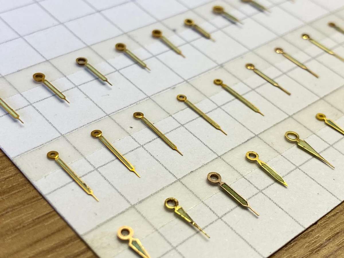 Hour & minute hands for watch - gilt lumed