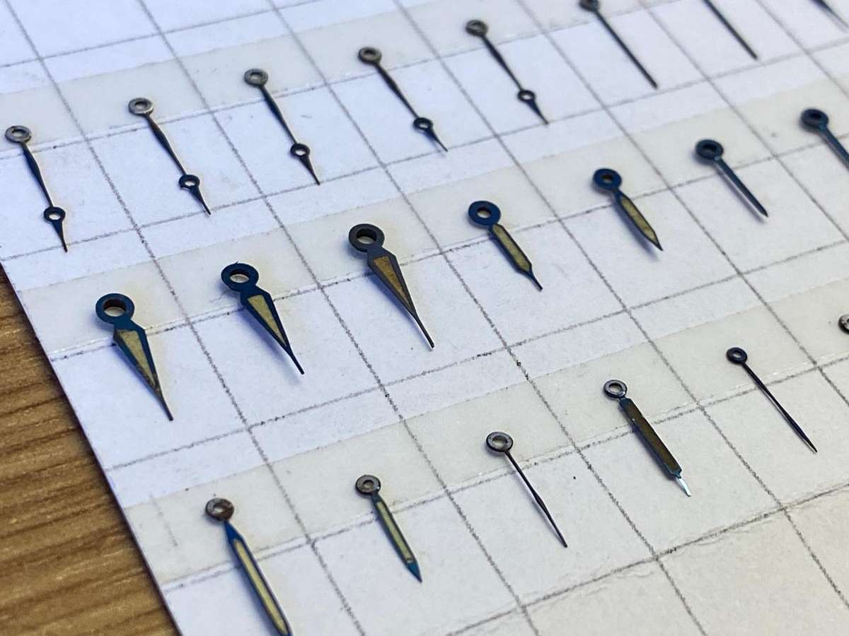 Hour & minute hands for watch - blued