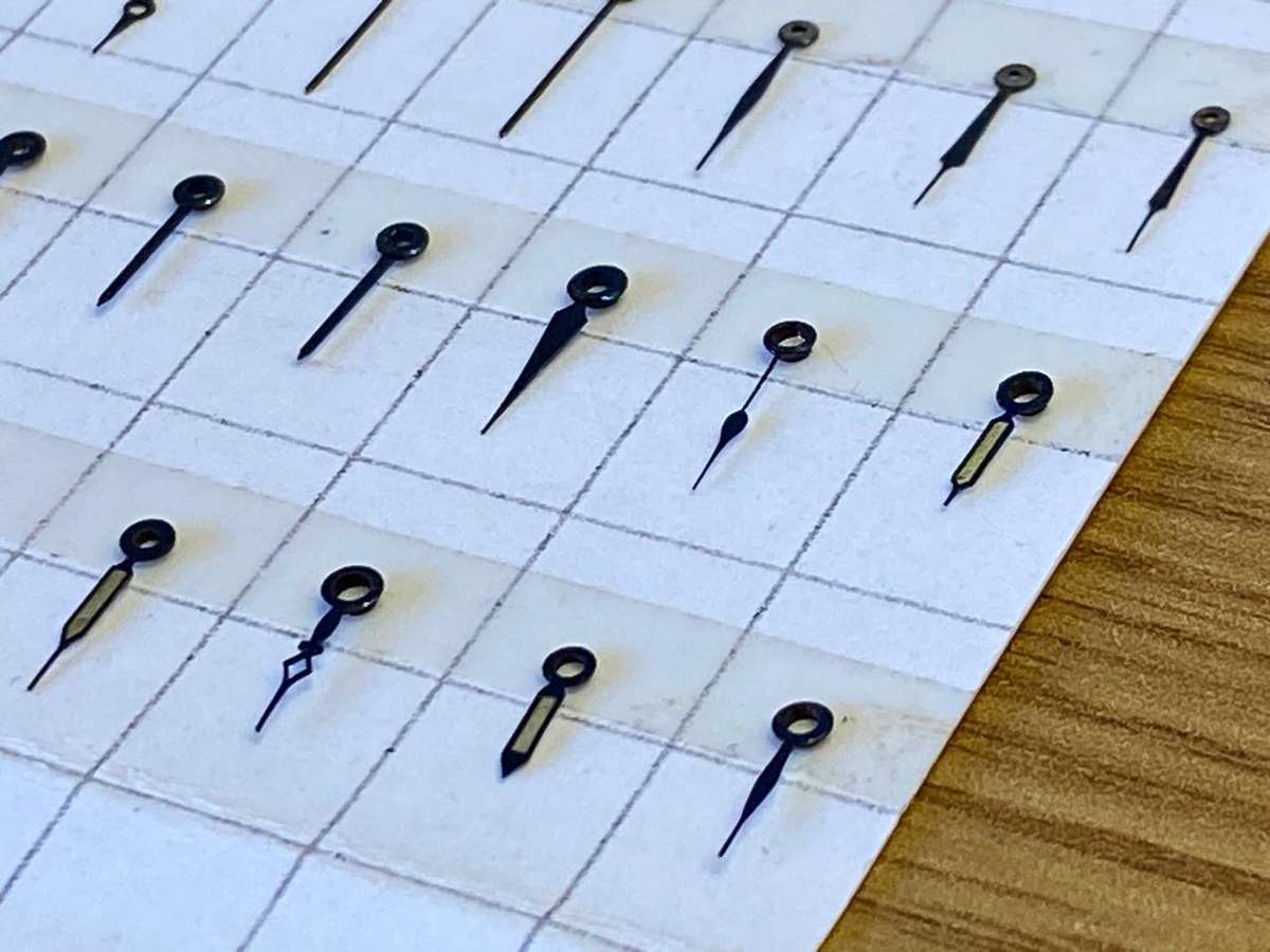 Hour & minute hands for watch - blued