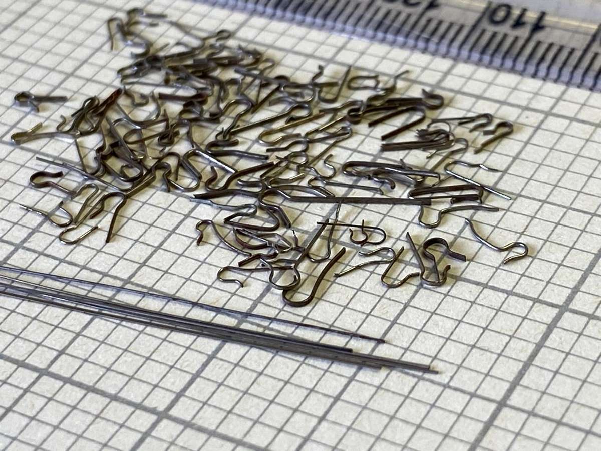 Watch movement return springs - 50+ pieces - lot 1