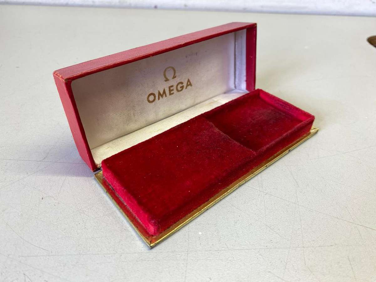 OMEGA - watch box