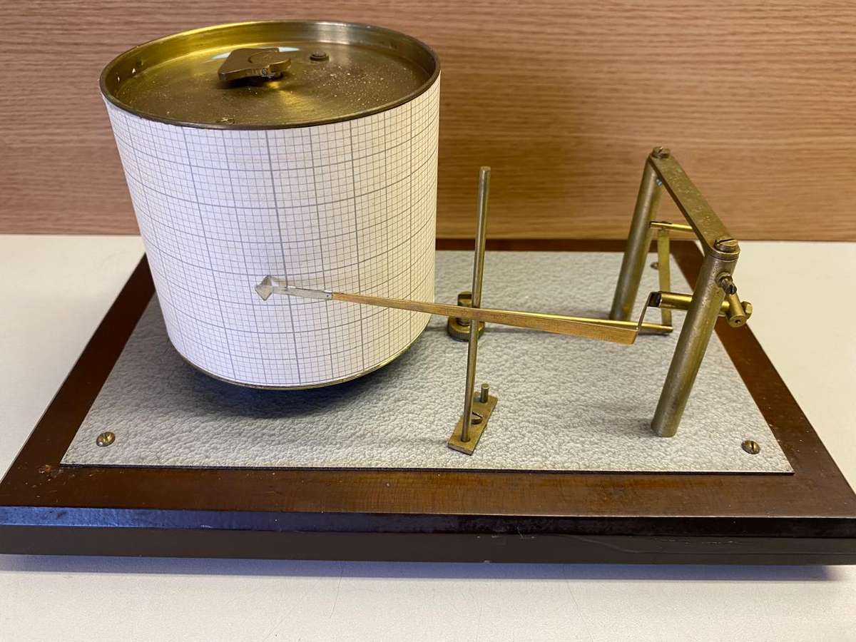 Recording barometer