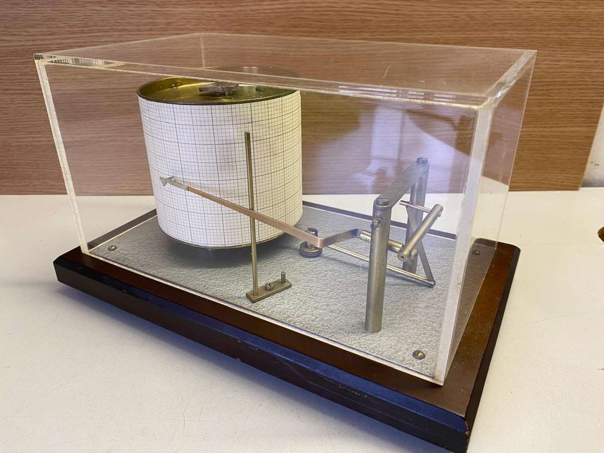 Recording barometer