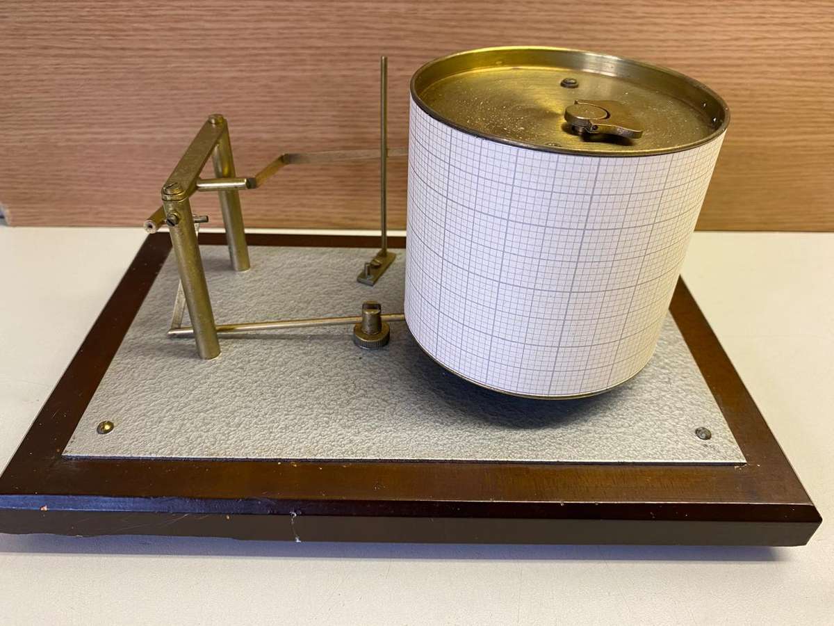 Recording barometer