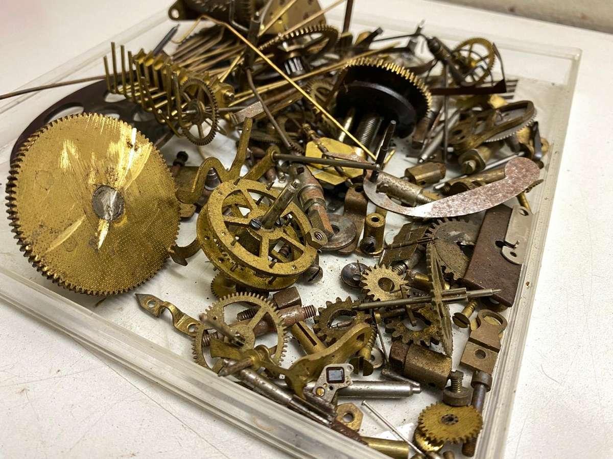Assortment of old clock parts - 1kg - lot 2