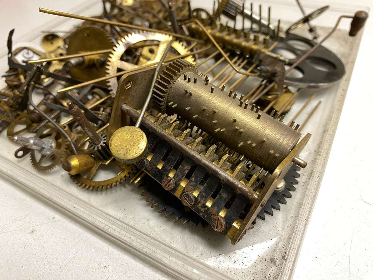 Assortment of old clock parts - 1kg - lot 2